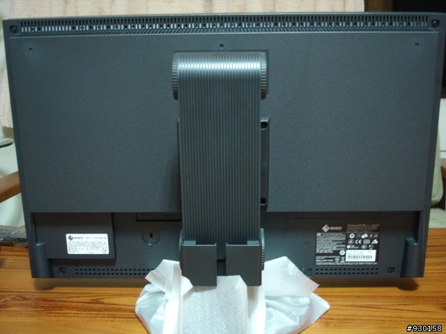 [開箱]不專業的 EIZO S2433W-FS 開箱文