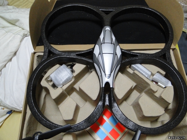 Parrot AR.Drone 開箱與飛行影片