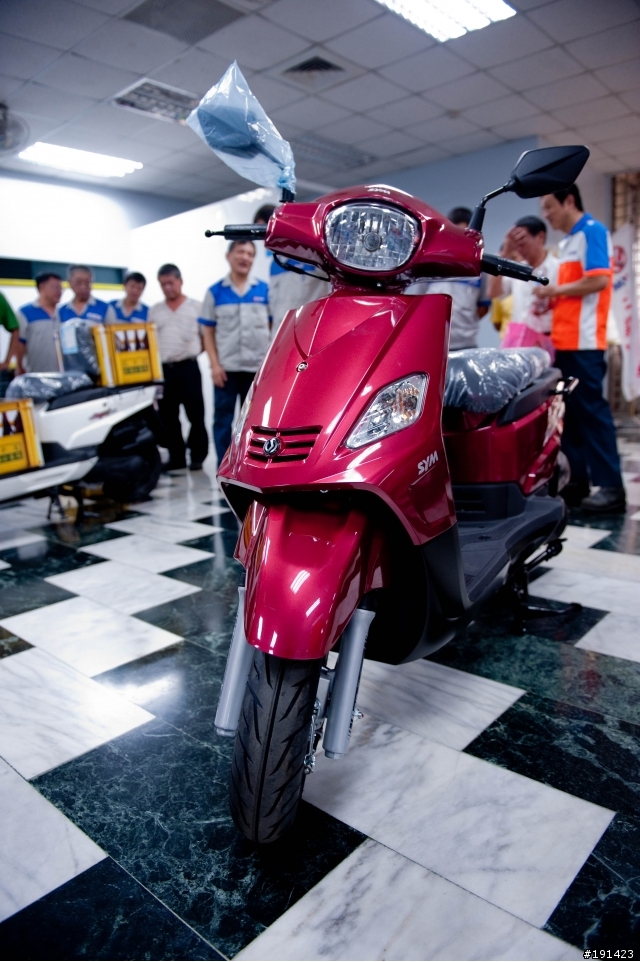SYM 新車 野狼傳奇R125 150寬胎版正式登場，同場加映金發財125