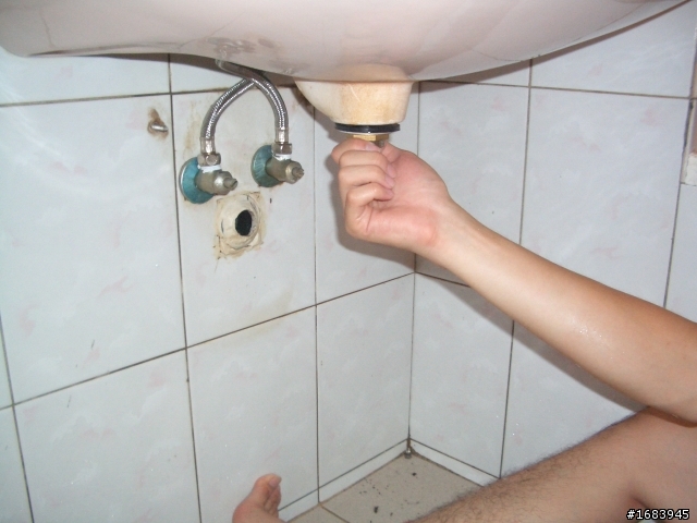 [DIY] 浴室臉盆的水龍頭汰換