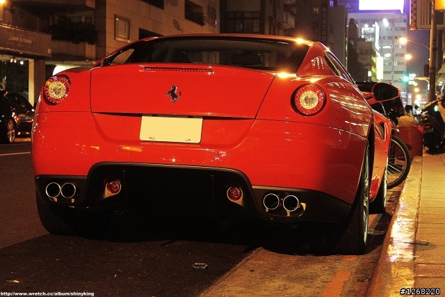 路邊撇見紅躍馬