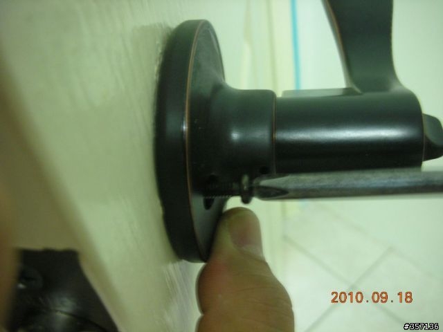 DIY 重新上漆 16 年房間門(包含拆移喇叭鎖完整過程圖示)