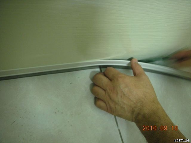DIY 重新上漆 16 年房間門(包含拆移喇叭鎖完整過程圖示)