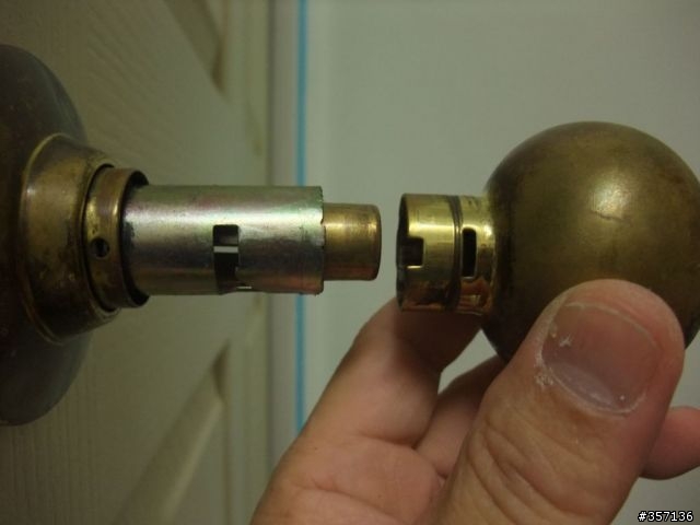DIY 重新上漆 16 年房間門(包含拆移喇叭鎖完整過程圖示)