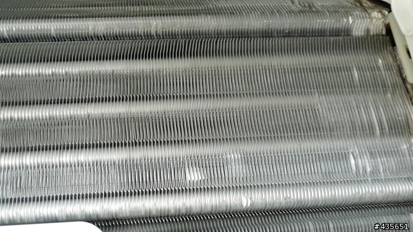 我的日立冷氣(RAS-28ST)會從出風口漏水,已請日立來修,此篇為修理情形分享(非抱怨文喔)(已PO照片)