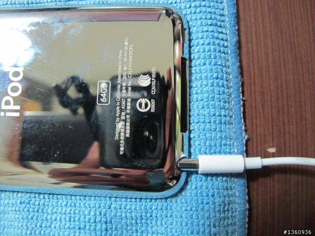 touch4的耳機孔插不進去?