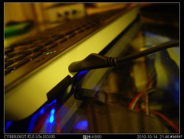 羅技無線炫光鍵盤K800-黑暗中躍動指尖的精靈