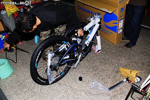 2011 GIANT Trance X2 開箱文 （圖多）2010/12/16 新增爆亮頭燈！2011/03/19 新增GARMIN EDGE 800!