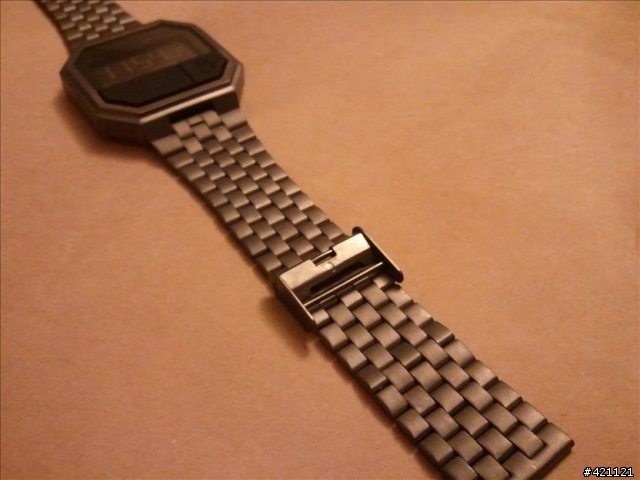 [分享]Nixon 鐵灰色金屬電子錶