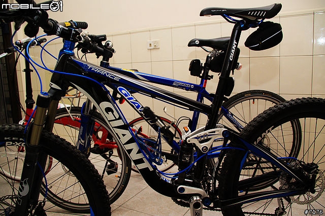 2011 GIANT Trance X2 開箱文 （圖多）2010/12/16 新增爆亮頭燈！2011/03/19 新增GARMIN EDGE 800!