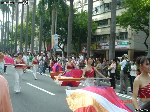 國慶花車遊行沒有正妹之有圖有真相