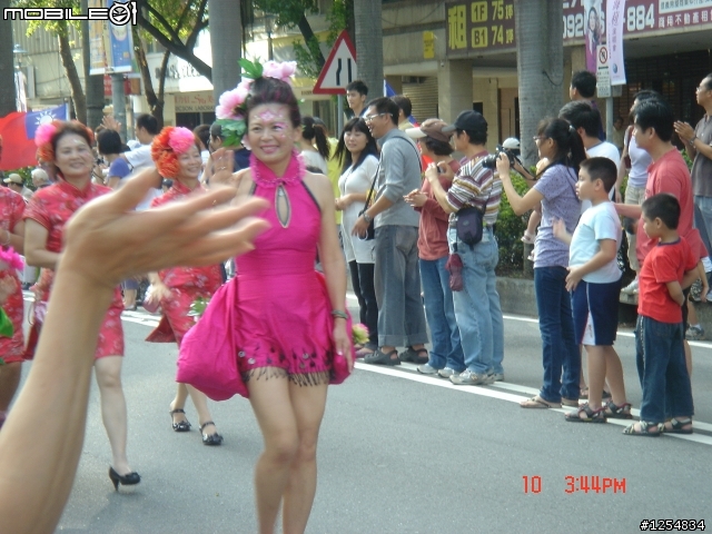 國慶花車遊行沒有正妹之有圖有真相