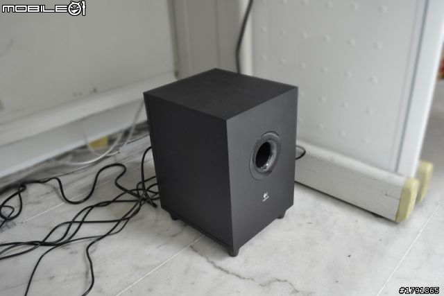 羅技環繞音效音箱Z506開箱~讓大家毆樂嘎A達幾的桌上環繞音箱系統