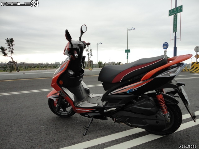 [開箱]KCC Racing 150 黑戀橘