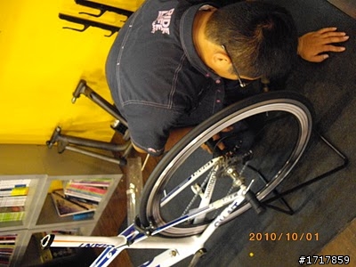 [開箱分享文] 2011 Giant TCR Adv SL Rabobank ISP，有興趣的人請參考