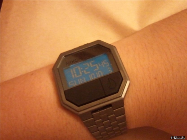 [分享]Nixon 鐵灰色金屬電子錶