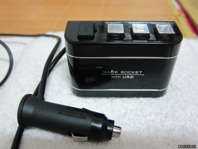 [開箱]日本KASHIMURA KX-122 USB 車用三孔插座附開關