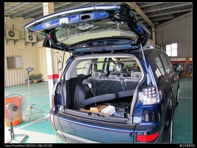 2010 All New Outlander 豪華型時尚藍小開箱文分享