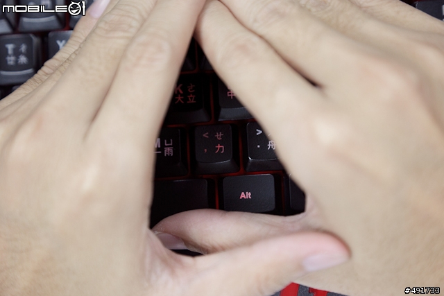 四季都讓手吹電風～曜越電競鍵盤 CHALLENGER 實測分享