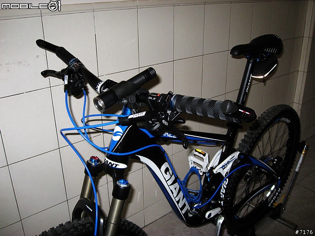2011 GIANT Trance X2 開箱文 （圖多）2010/12/16 新增爆亮頭燈！2011/03/19 新增GARMIN EDGE 800!