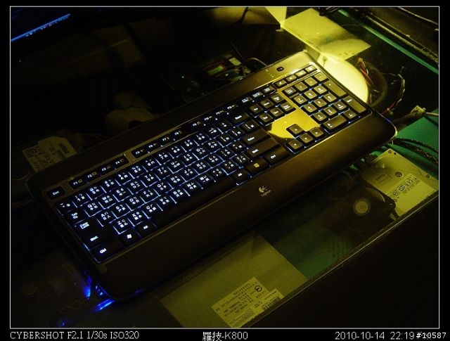 羅技無線炫光鍵盤K800-黑暗中躍動指尖的精靈