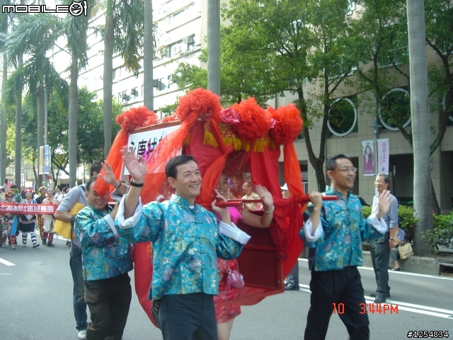 國慶花車遊行沒有正妹之有圖有真相