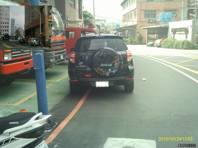 現在台灣的道路法規有改變說停在紅線區逆向停車不拖吊這條嗎?