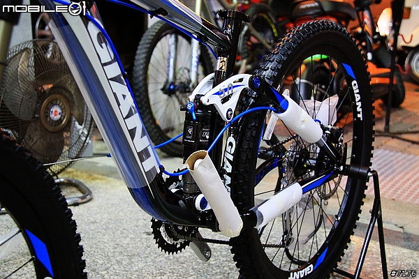 2011 GIANT Trance X2 開箱文 （圖多）2010/12/16 新增爆亮頭燈！2011/03/19 新增GARMIN EDGE 800!