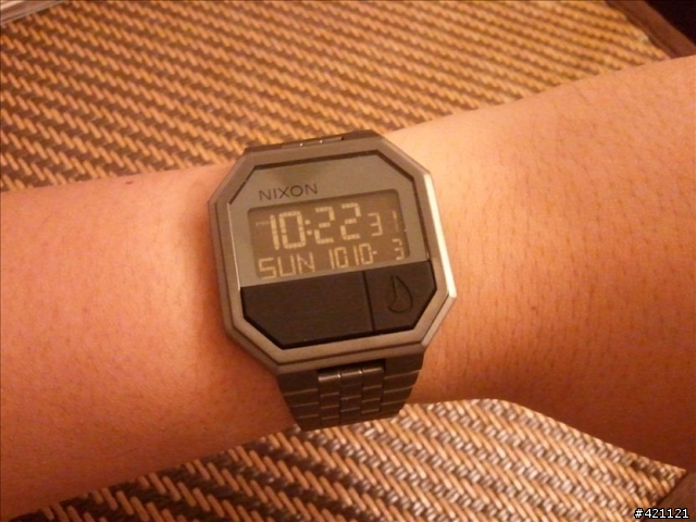 [分享]Nixon 鐵灰色金屬電子錶