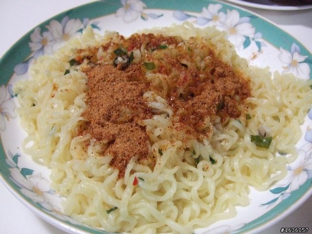 [暗黑料理] 美味棒 (附起士乾拌辛拉麵)