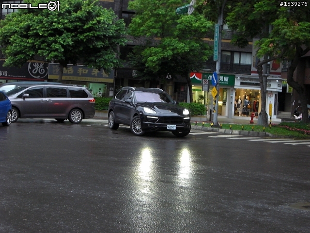 [巧遇] PORSCHE New Cayenne & Panamera