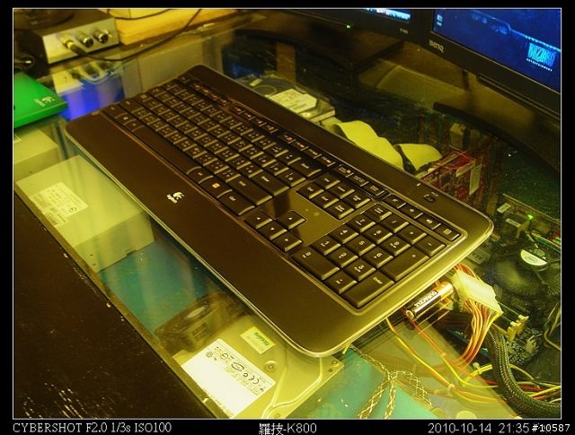 羅技無線炫光鍵盤K800-黑暗中躍動指尖的精靈