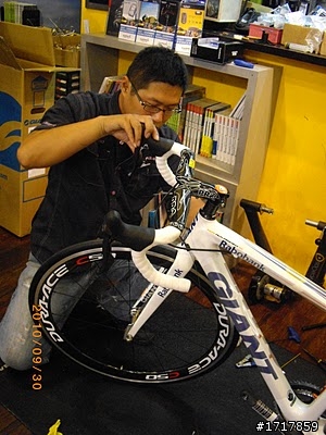 [開箱分享文] 2011 Giant TCR Adv SL Rabobank ISP，有興趣的人請參考