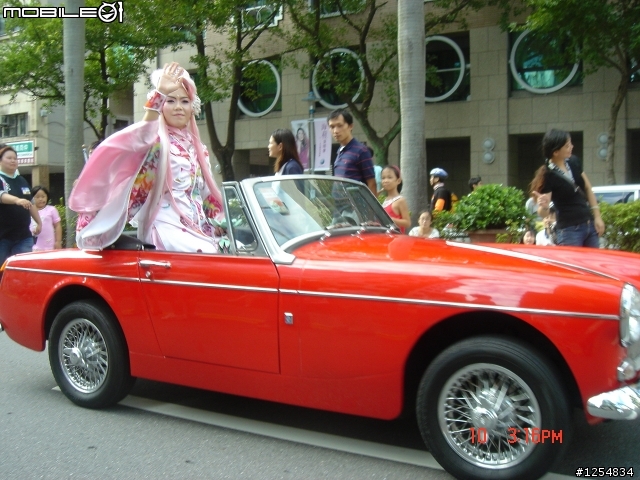 國慶花車遊行沒有正妹之有圖有真相