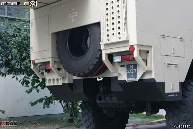 此帖必火：對岸的UNIMOG豪華露營車