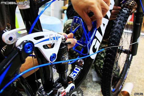 2011 GIANT Trance X2 開箱文 （圖多）2010/12/16 新增爆亮頭燈！2011/03/19 新增GARMIN EDGE 800!