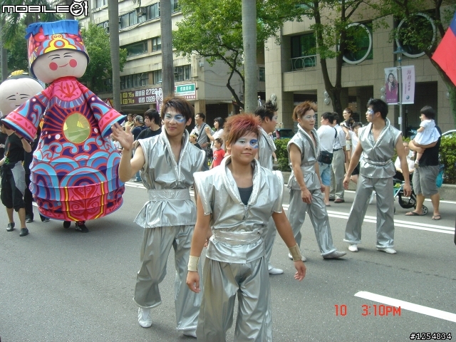 國慶花車遊行沒有正妹之有圖有真相