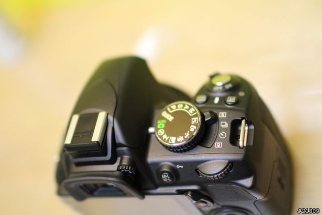 Nikon D3100 只有機身啥也沒有的開箱，加映與D3000相比