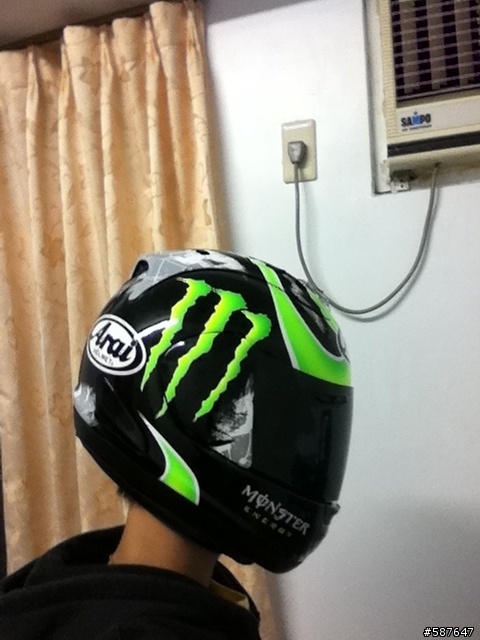 (無箱文)看過許多大哥大姊的Arai MONSTER 我也忍不住去買拉(圖少