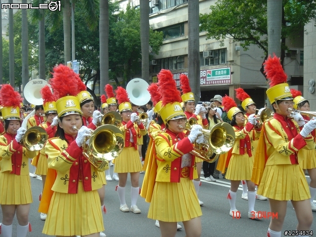 國慶花車遊行沒有正妹之有圖有真相