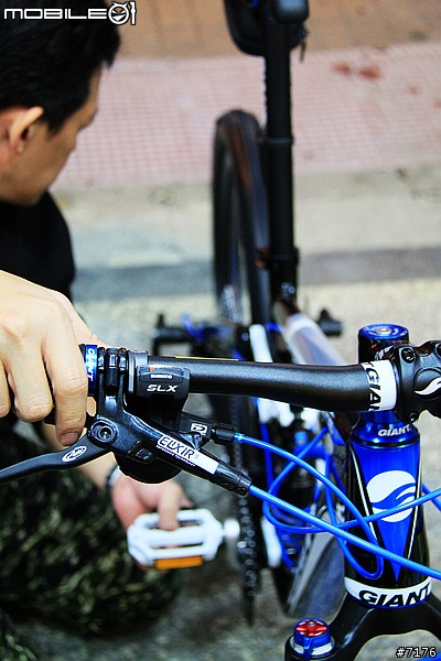 2011 GIANT Trance X2 開箱文 （圖多）2010/12/16 新增爆亮頭燈！2011/03/19 新增GARMIN EDGE 800!