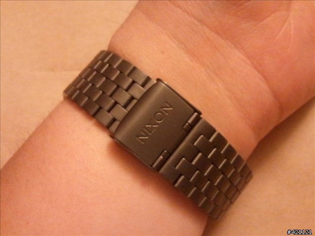 [分享]Nixon 鐵灰色金屬電子錶