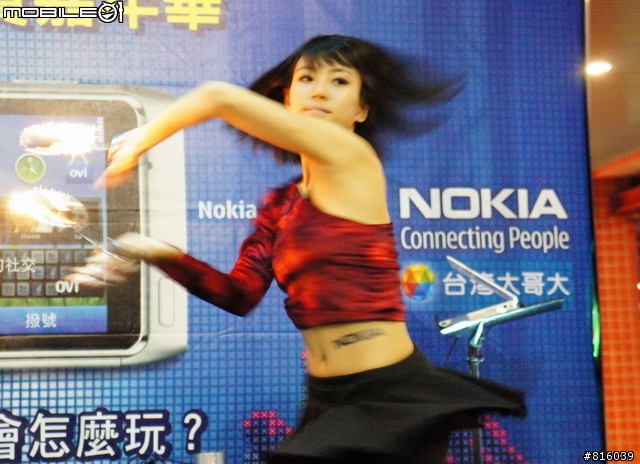 [採訪] NOKIA N8台北信義威秀噴火首賣會！