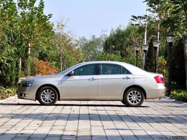 吉利首款中型車帝豪EC8上市