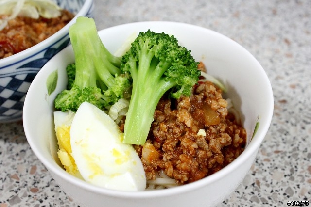 [分享] 花椰菜乾麵午餐