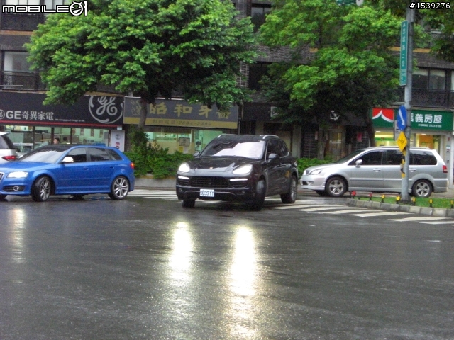 [巧遇] PORSCHE New Cayenne & Panamera