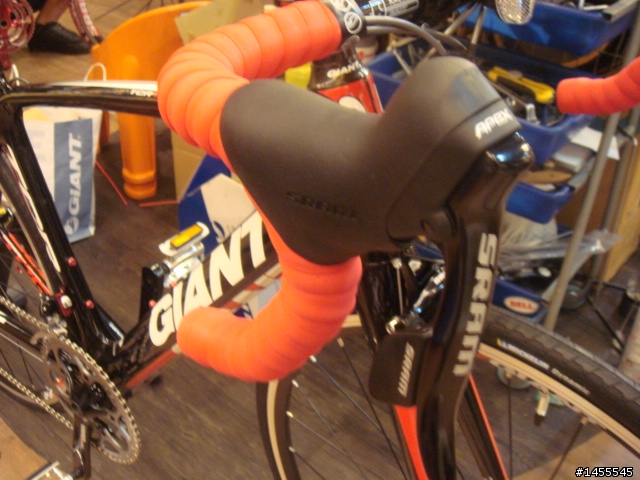 分享圖～我的第一台公路車2011年 GIANT TCR COMPOSITE SRAM APEX