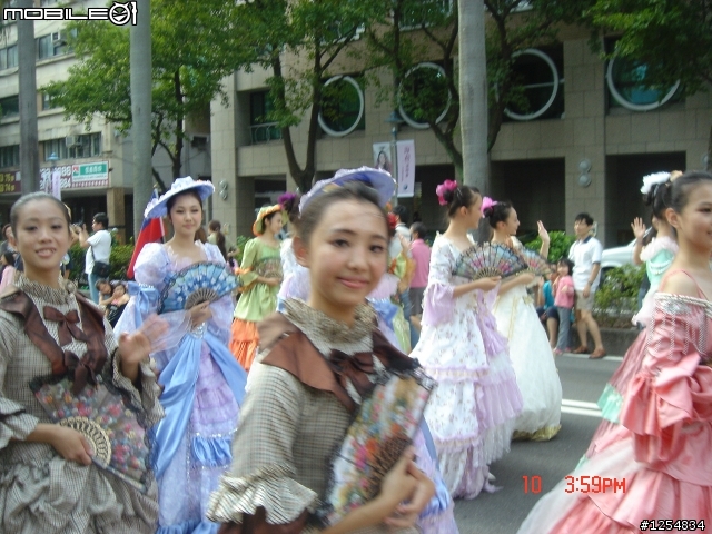 國慶花車遊行沒有正妹之有圖有真相