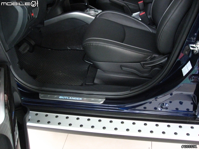 2010 All New Outlander 豪華型時尚藍小開箱文分享
