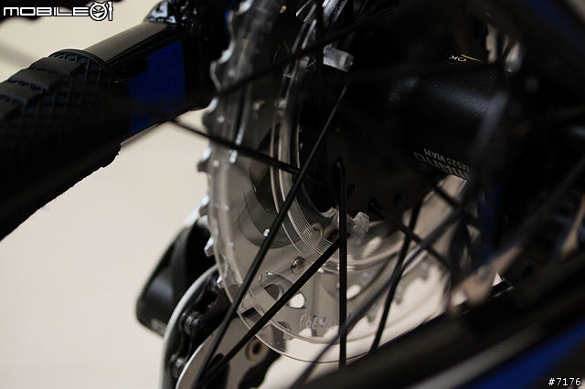 2011 GIANT Trance X2 開箱文 （圖多）2010/12/16 新增爆亮頭燈！2011/03/19 新增GARMIN EDGE 800!